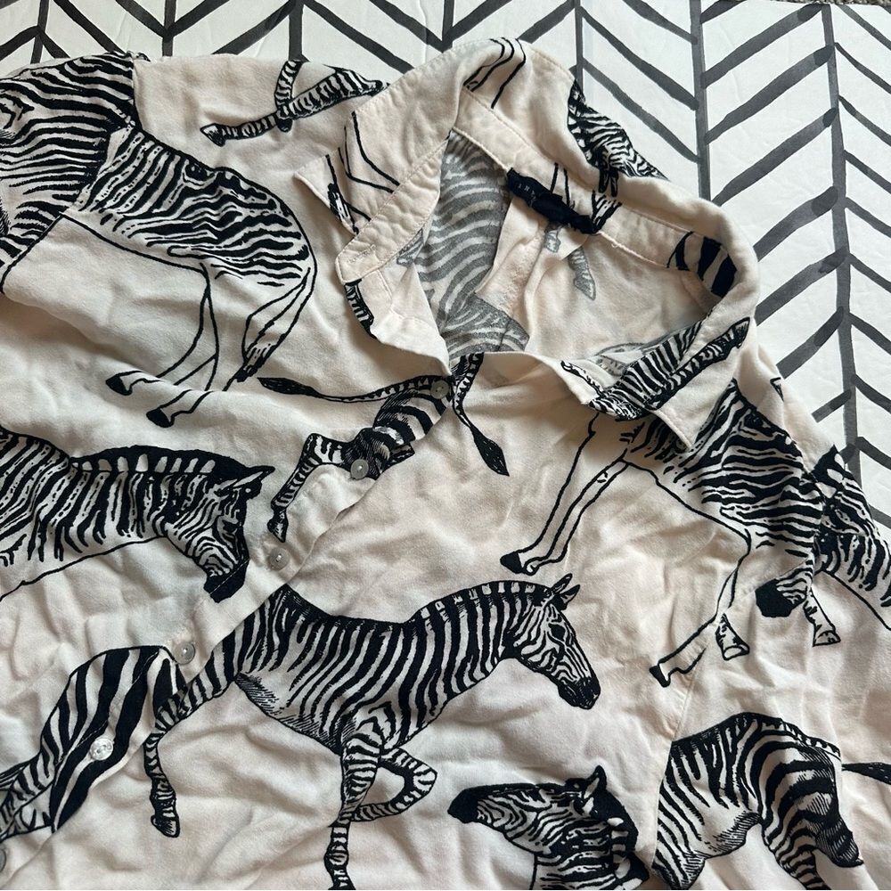 Jane + Delancey Size L Button Down Lightweight Zebra Blouse